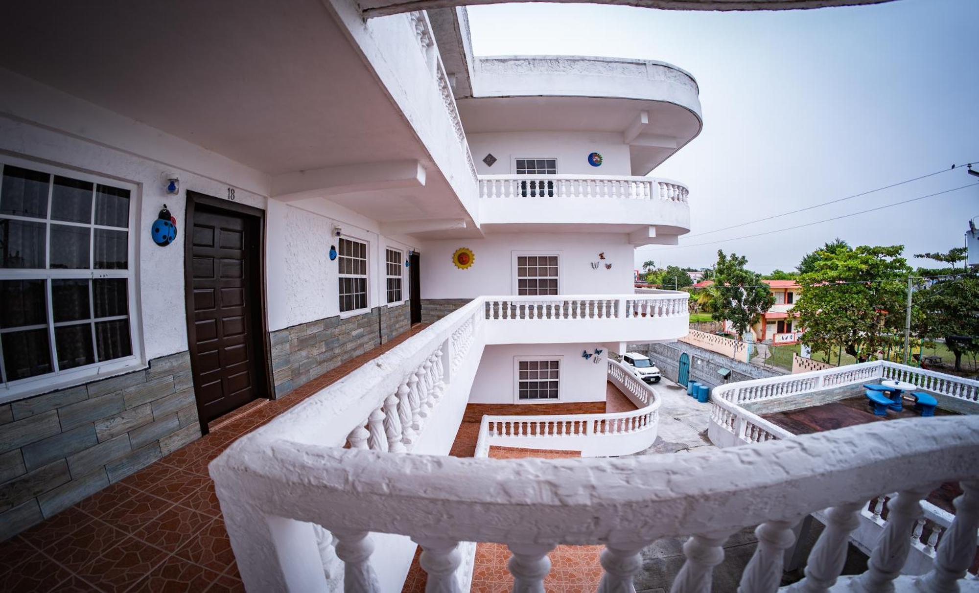 Las Palmas Hotel Corozal Exterior photo