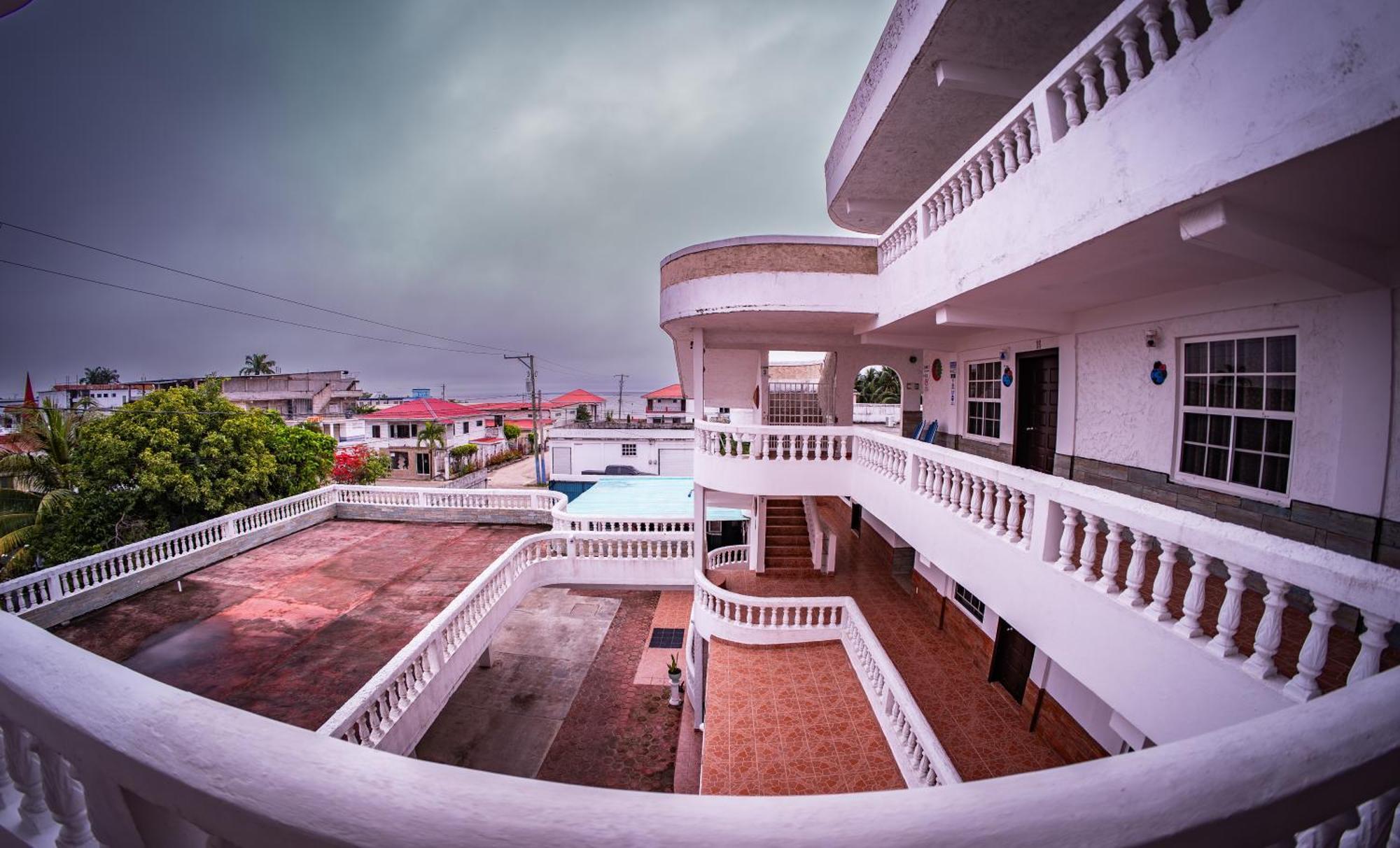 Las Palmas Hotel Corozal Exterior photo